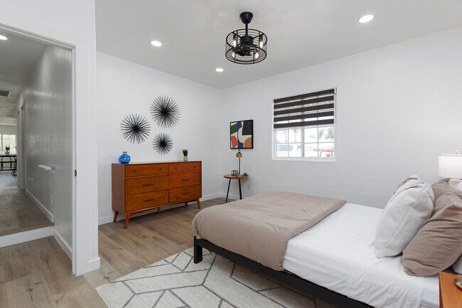 Building Photo - 5609 Cervantes Ave