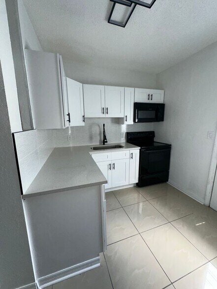 Building Photo - 3460 4th Ave S