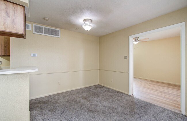 Building Photo - 9000 Bissonnet St