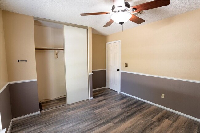 Building Photo - Spring Forest Drive, Pearland, TX 77584 - 3 BR 2 BA single-family home