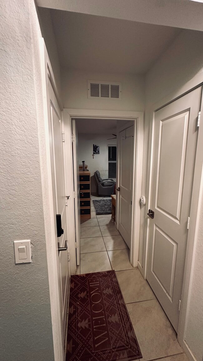 Building Photo - 3869 SE Lee St