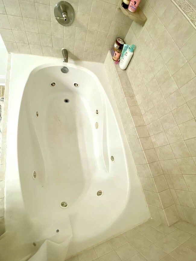 Building Photo - Broad Creek