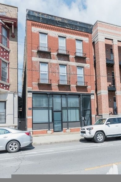 Building Photo - 2454 N Southport Ave
