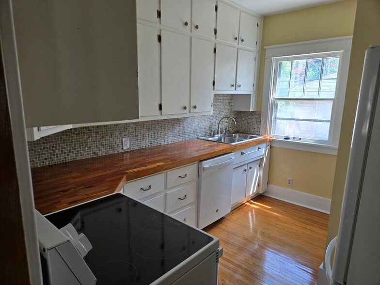 Building Photo - 1138 N 37th St