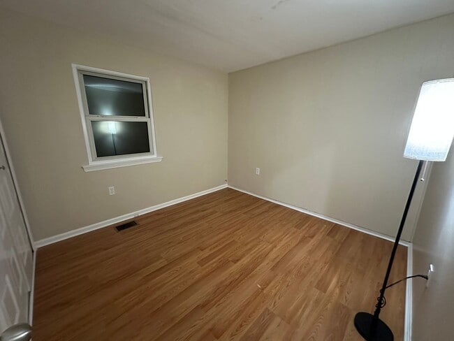 Building Photo - Beautifully remodeled 3-bed 2.5-bath Townh...