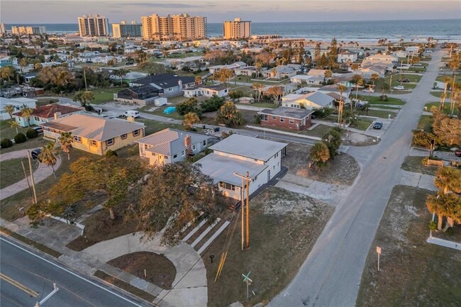 Building Photo - 2061 S Peninsula Dr