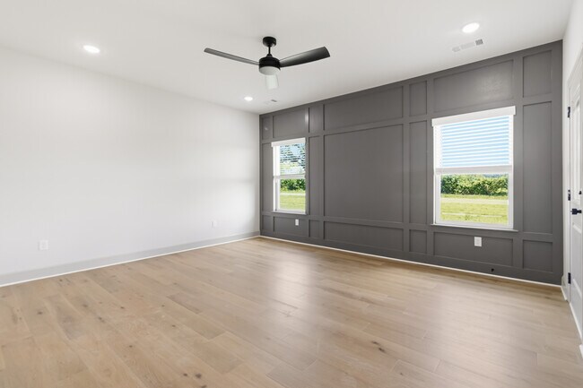 Building Photo - 970 Trestle Ln