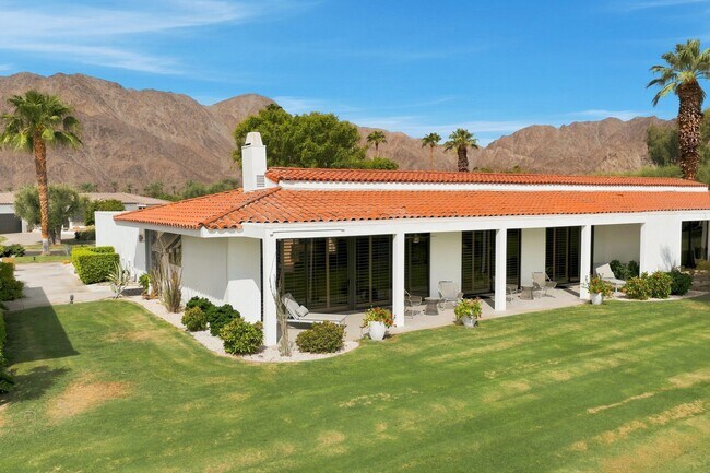 Building Photo - 78025 Lago Dr