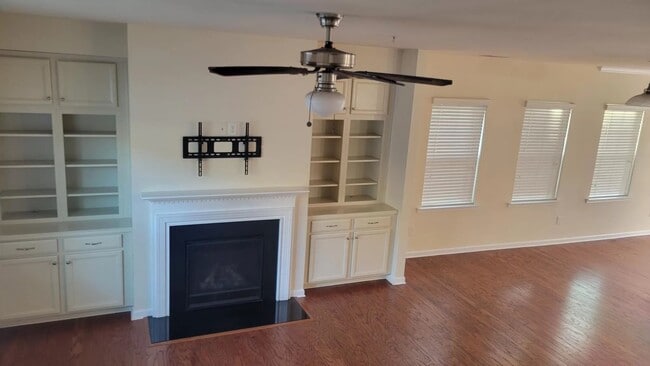 Building Photo - 107 Dellbrook St