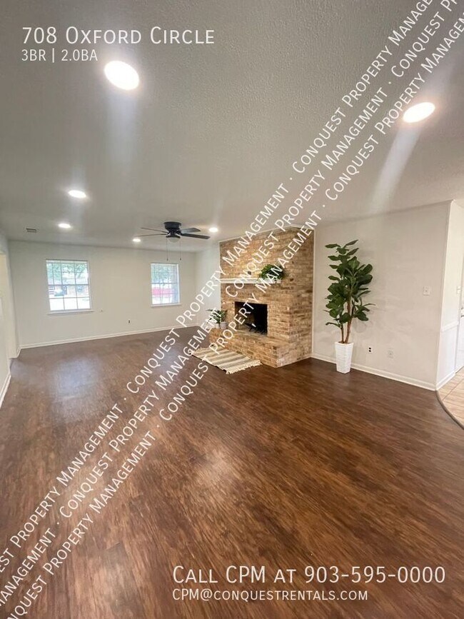 Building Photo - 708 Oxford Cir