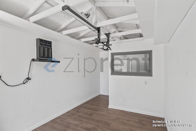Building Photo - 780 Dowling Blvd