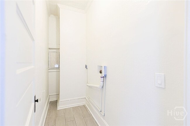 Building Photo - 316 W 40th St
