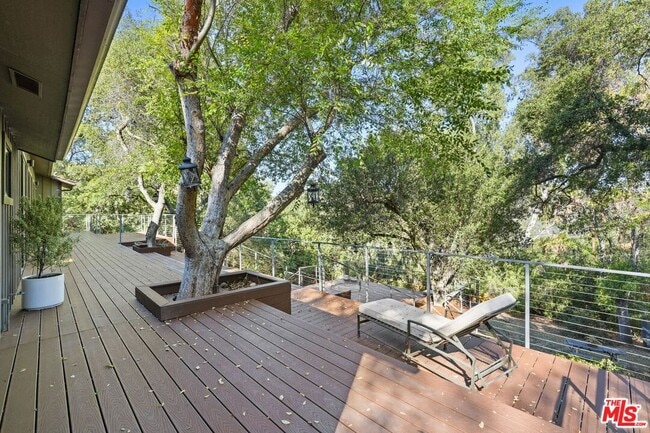 Building Photo - 21273 Entrada Rd