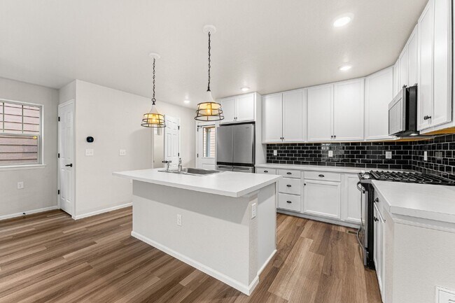 Building Photo - Charming 3-Bedroom Home in Thornton with Spacious Layout and Modern Amenities!