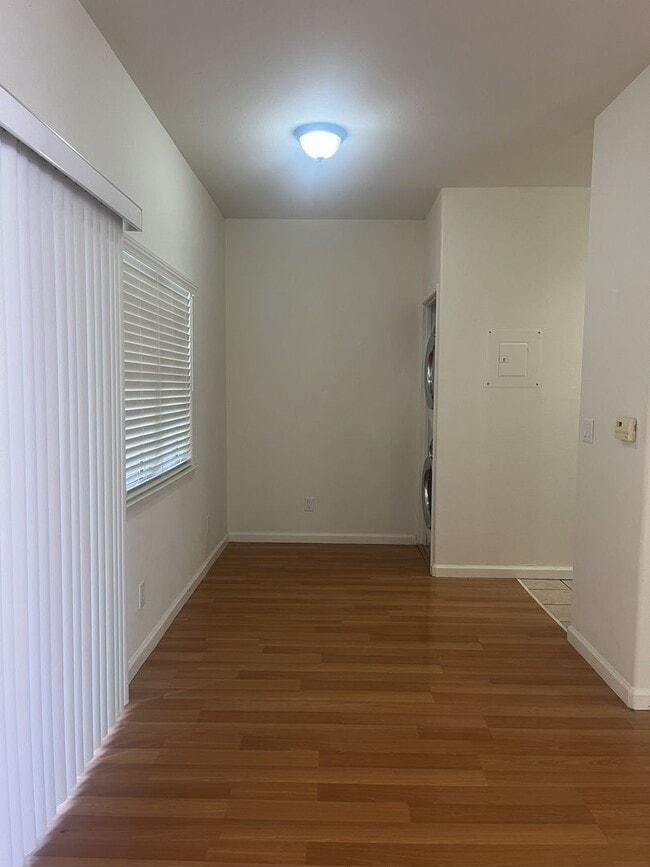 Building Photo - Charming 2 Bedroom-1.5 bath Home Available...