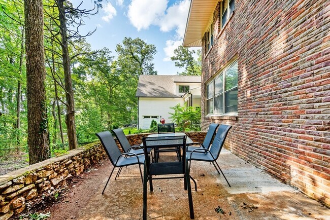 Building Photo - 5 bed / 3 Bath Furnished Rental House in Huntsville, AL 35801