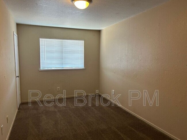 Building Photo - 3372 San Mateo Ct