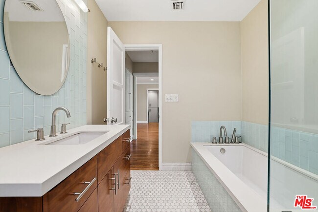 Building Photo - 11370 Matteson Ave