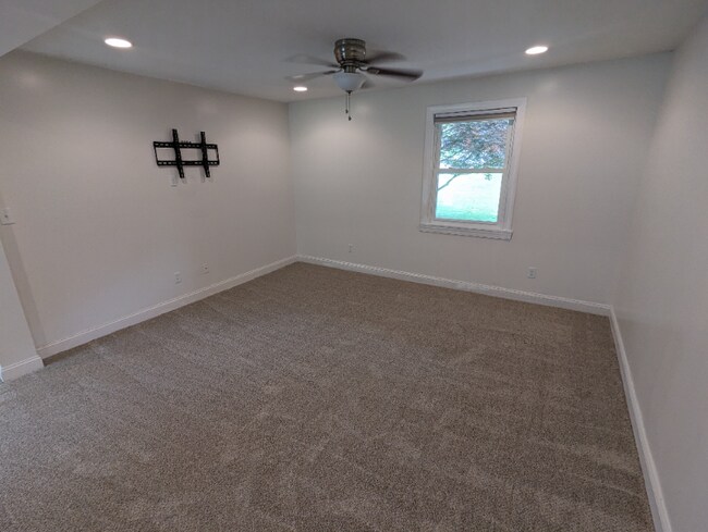 Building Photo - 2224 White Tail Ct