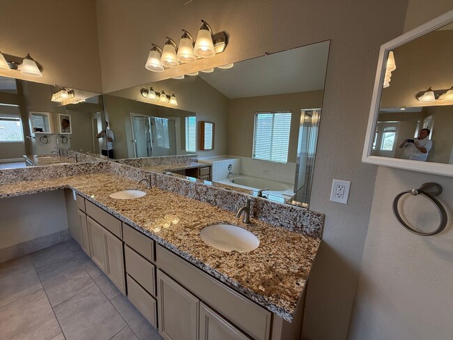 Building Photo - Updated two story home in Sylvan School Di...