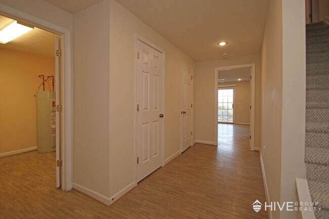 Building Photo - Beautiful Rental with Scenic Views Just Minutes from Downtown Harrisonburg!