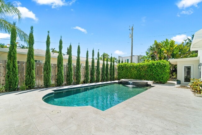 Building Photo - 224 10th St