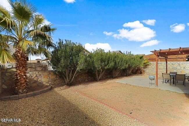 Building Photo - 3745 Loma Brisa Dr