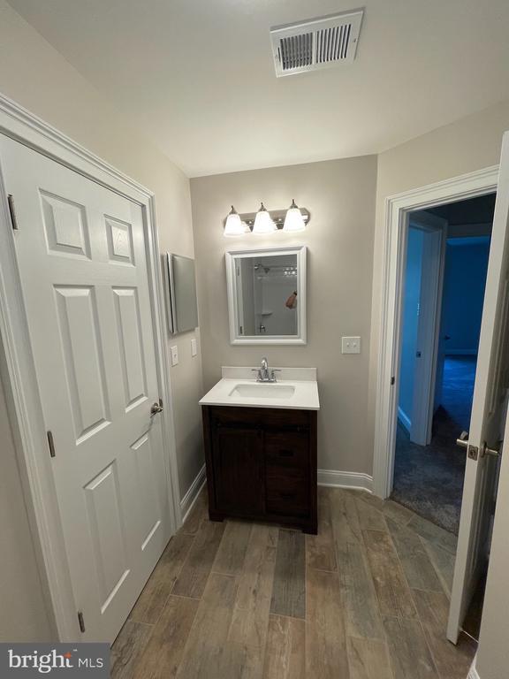 Building Photo - 167 Andover Pl