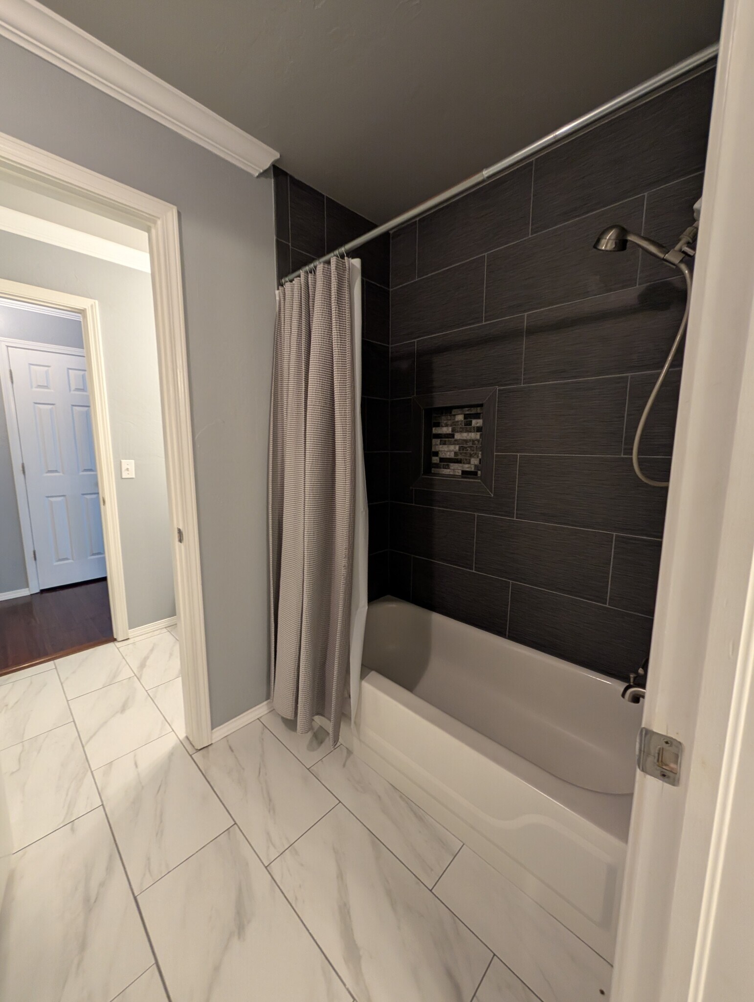Guest bath tub-shower - 8701 NW 116th St