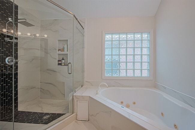 Building Photo - 1413 Whispering Pines Dr