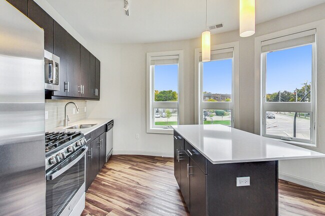 Building Photo - 555 Roger Williams Ave