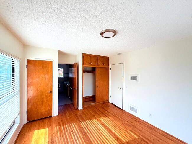 Building Photo - 2270 White St