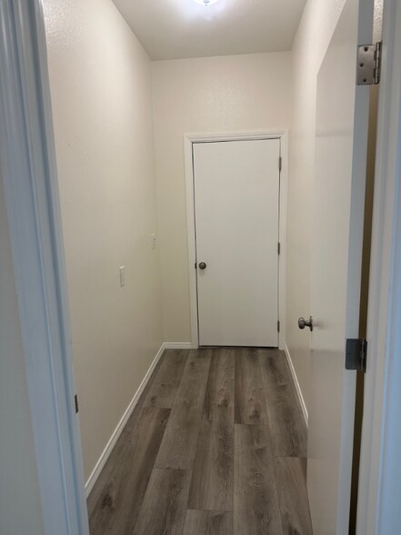 Building Photo - 2715 1/2 Alsace Ave