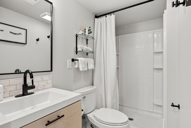 Building Photo - Savvy 1B/1B Unit B I Near Gonzaga/WSU/EWU & 5 Hospitals I Pet Friendly (Furnished)