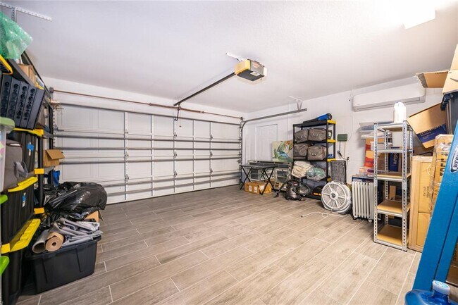 Building Photo - 702 Via Bianca Dr