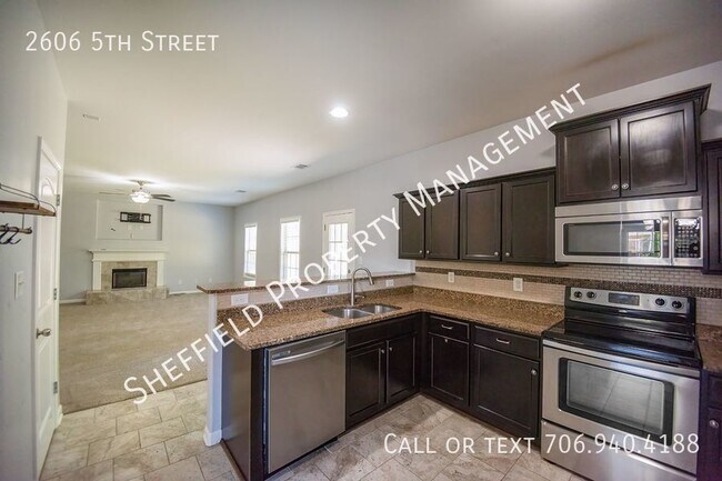 Building Photo - 2606 5 St