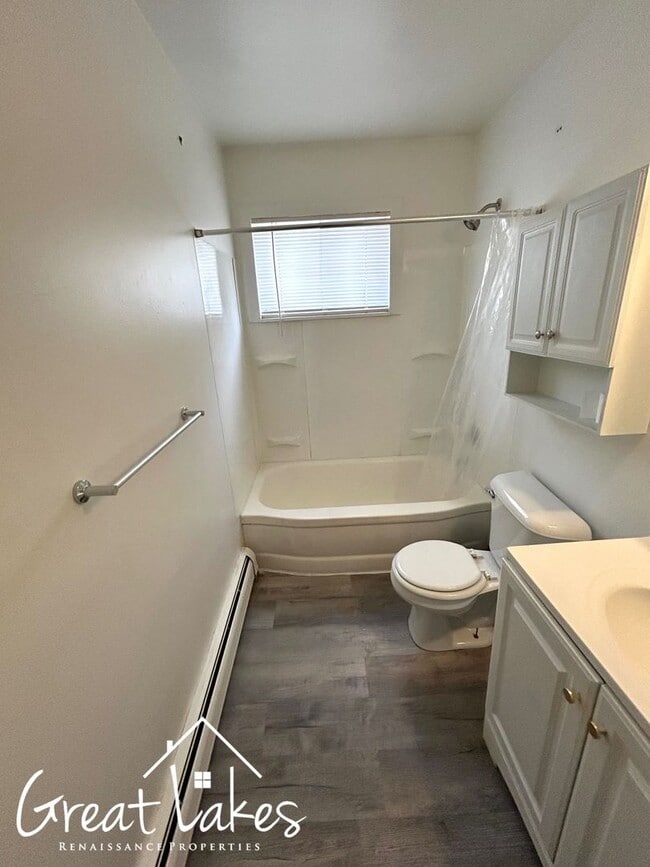 Building Photo - Charming 3 Bedroom 1 Bathroom now available for rent