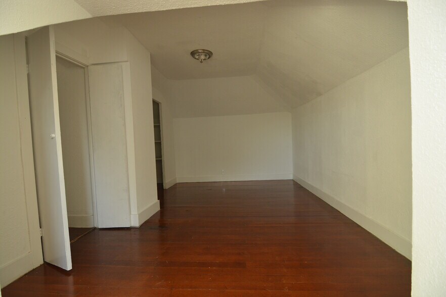 Building Photo - 316 W North 4th St