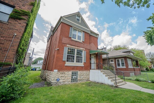 Building Photo - 7552 S Union Ave