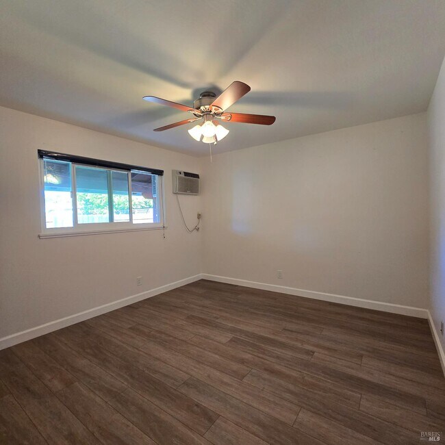 Building Photo - 786 Lovers Ln