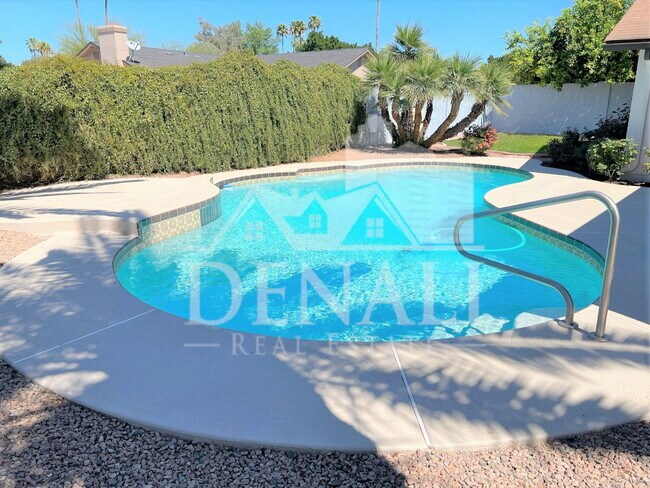 Building Photo - 618 W McNair St