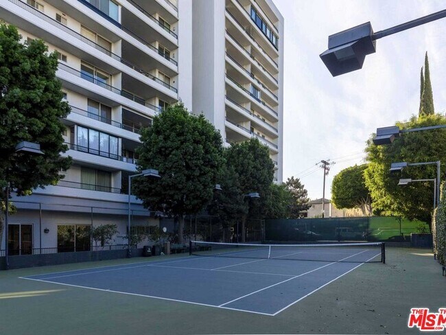 Building Photo - 1100 Alta Loma Rd