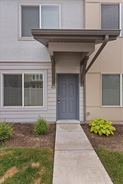 Building Photo - 423 E Penny Ln