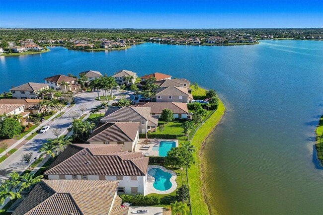 Building Photo - 8610 Lakeside Bnd