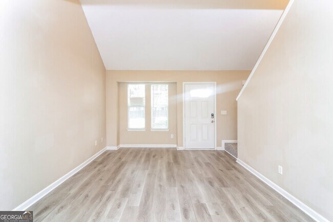 Building Photo - 3695 Longview Dr
