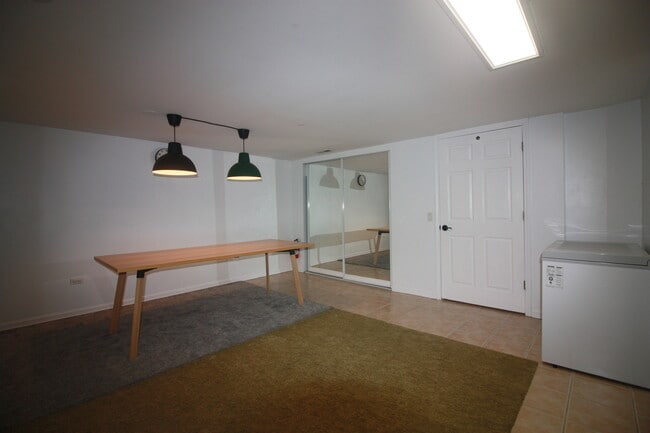 Building Photo - 1624 Greenwood Rd