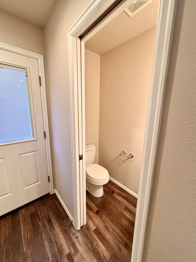 Building Photo - Beautiful Pet Friendly South Corvallis Home