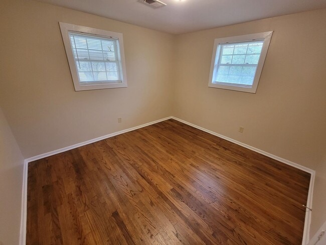 Building Photo - 4 Bed, 1 Bath Home off Woodruff Road is Available