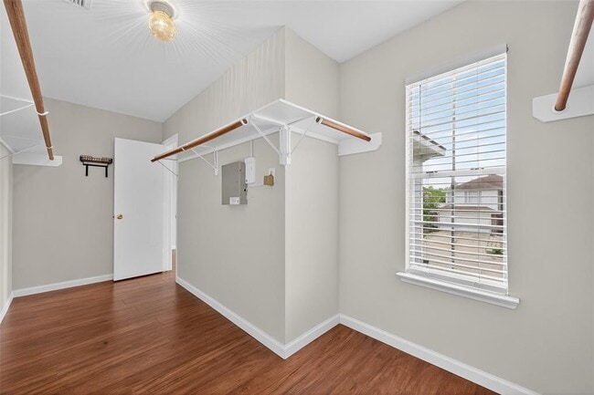Building Photo - 9123 Belle Glen Dr