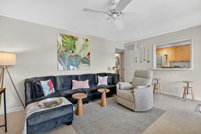 Building Photo - 414 Seasage Dr